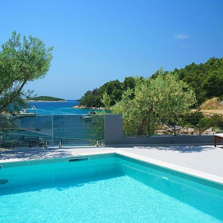 Villa Gray ตรีบูนย์ ภายนอก รูปภาพ