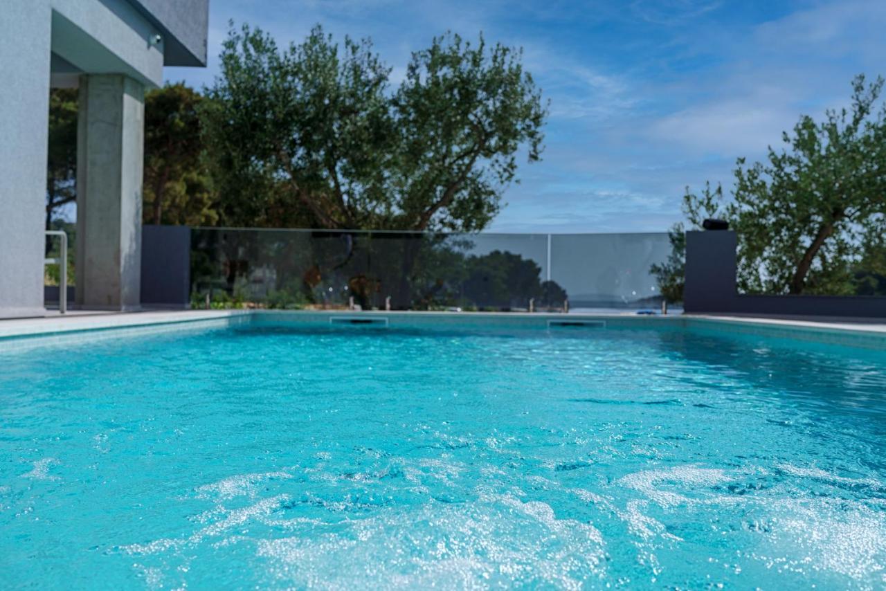 Villa Gray ตรีบูนย์ ภายนอก รูปภาพ
