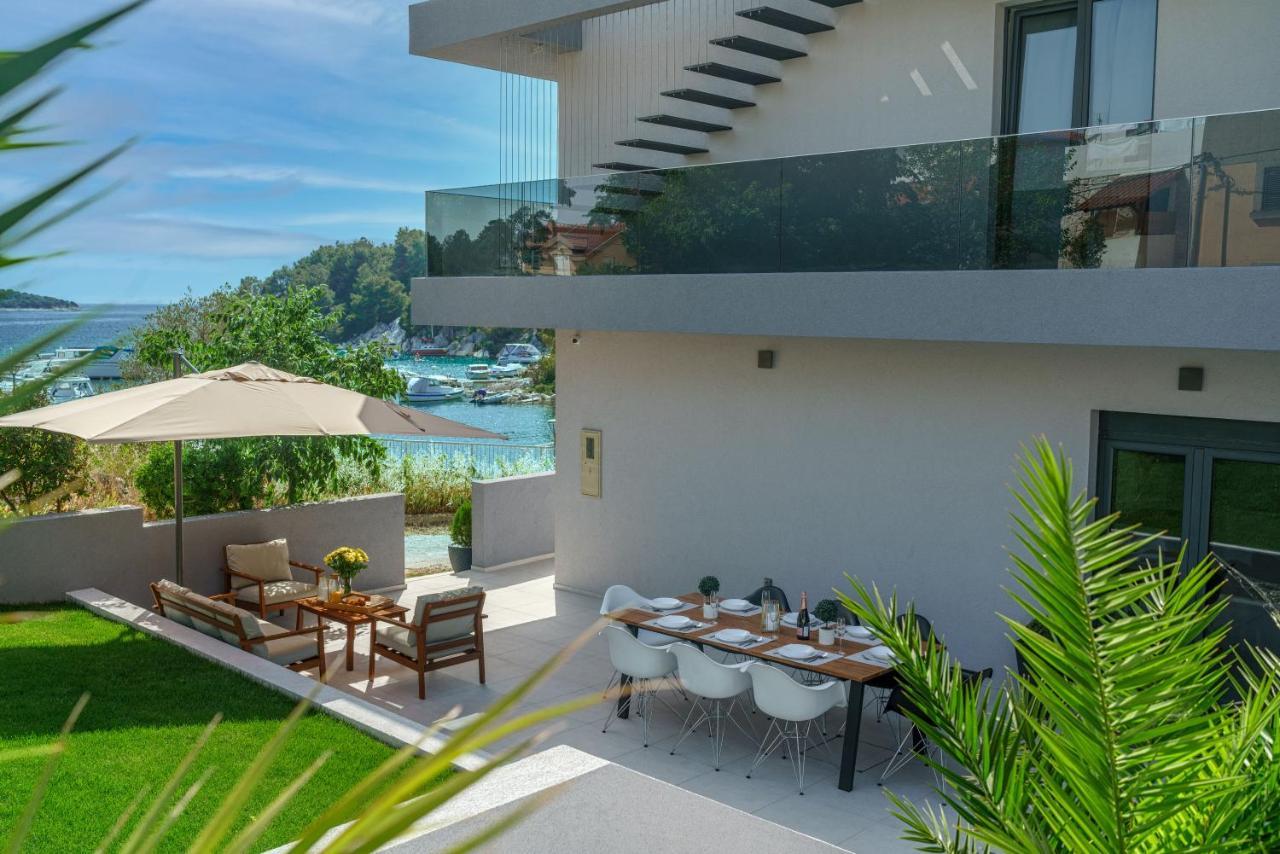 Villa Gray ตรีบูนย์ ภายนอก รูปภาพ