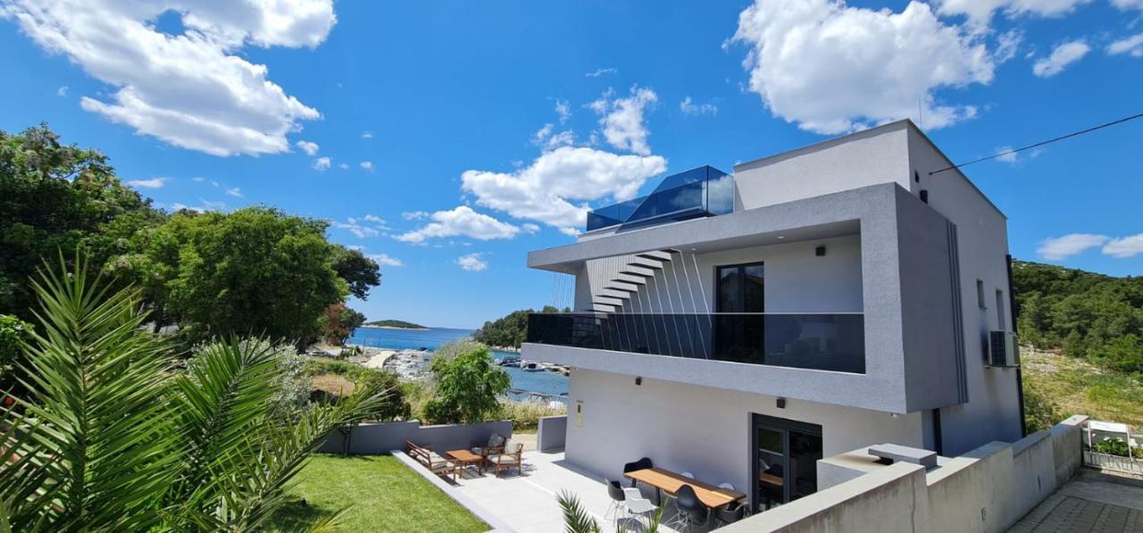 Villa Gray ตรีบูนย์ ภายนอก รูปภาพ