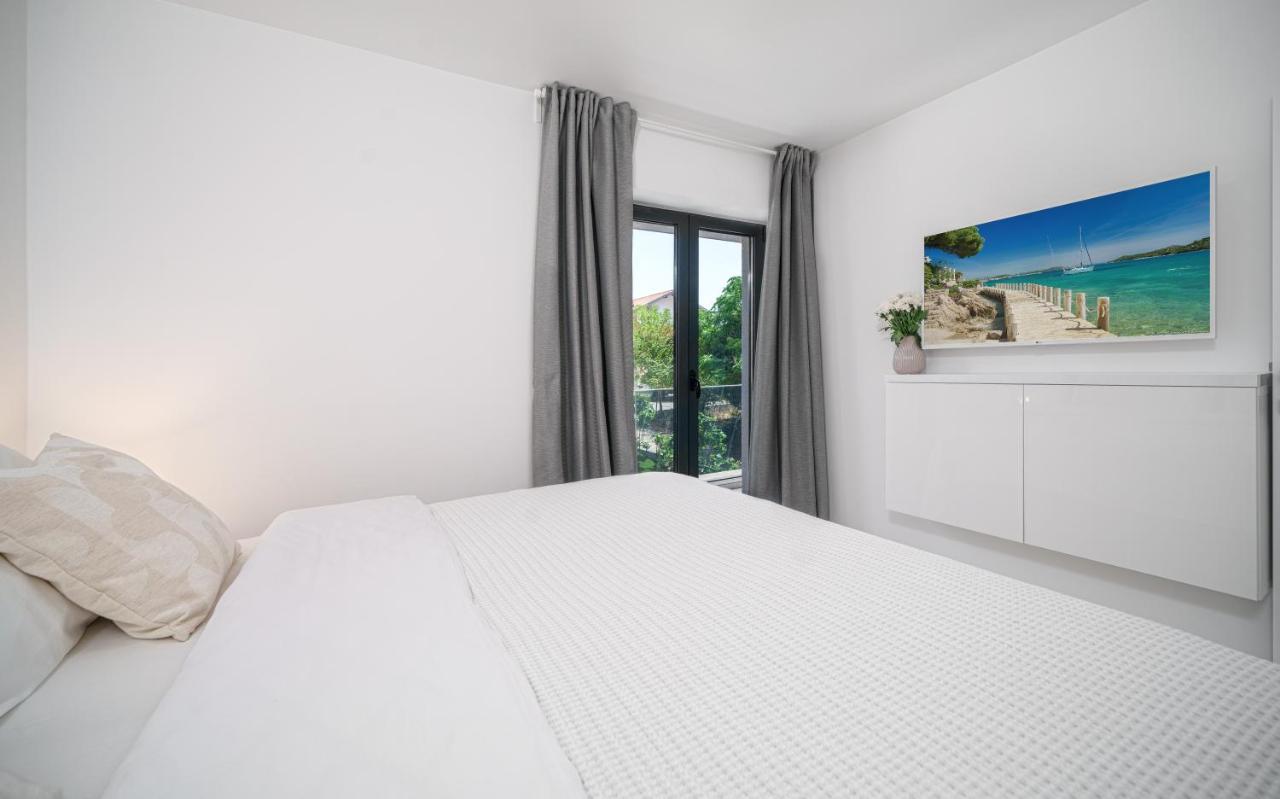 Villa Gray ตรีบูนย์ ภายนอก รูปภาพ