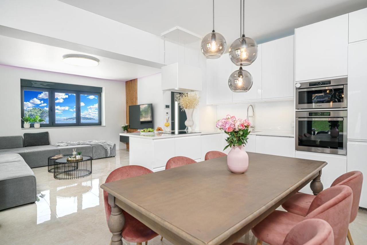 Villa Gray ตรีบูนย์ ภายนอก รูปภาพ