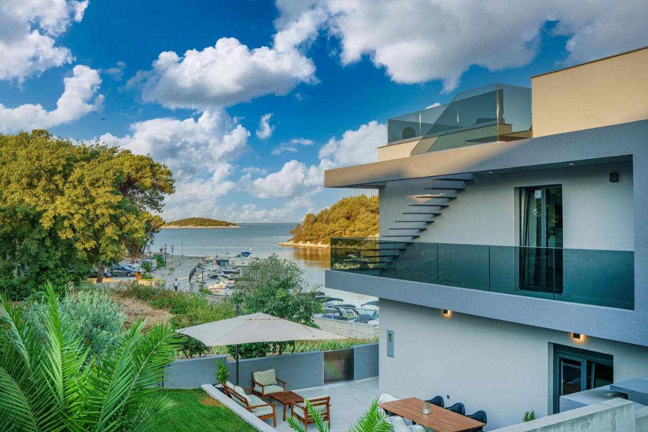 Villa Gray ตรีบูนย์ ภายนอก รูปภาพ